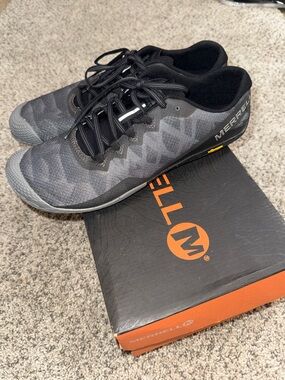 Merrell Barefoot Vibram Black and Gray Training Sneakers. Size 11 New in box
